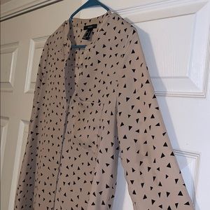 🌺Tan Long Sleeve Button Down Blouse🌺